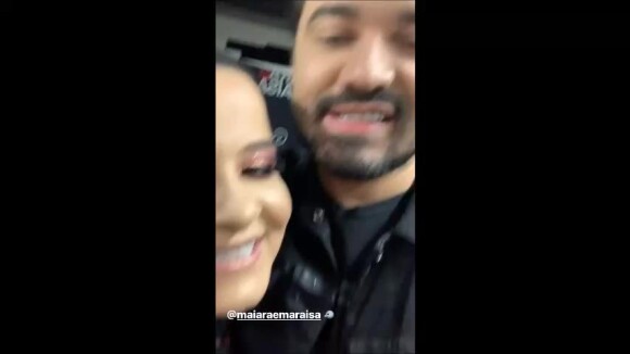 Maraisa 'invadiu' vídeo da irmã, Maiara, com o namorado, Fernando Zor, em bastidor de show