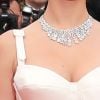 Selena Gomez usa cropped em formato de corset bem sexy em Cannes