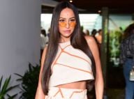 De óculos retrô a cabelo superlongo: o estilo de Sabrina Sato em desfile de moda