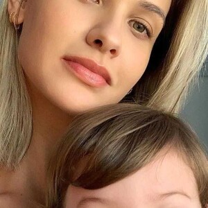 Andressa Suita reagiu ao filmar o filho mais velho, Gabriel, subindo em moto do pai, Gusttavo Lima: 'Mãe infarta!'