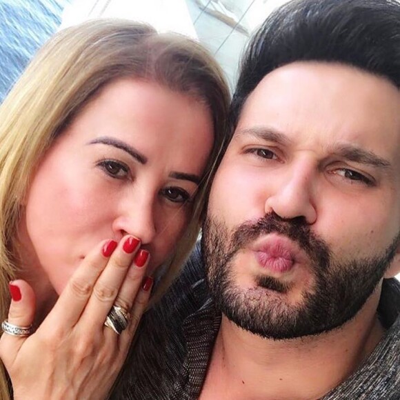 Namorado de Zilu, Marco Augusto Ruggiero aceita o pedido de casamento de brincadeira