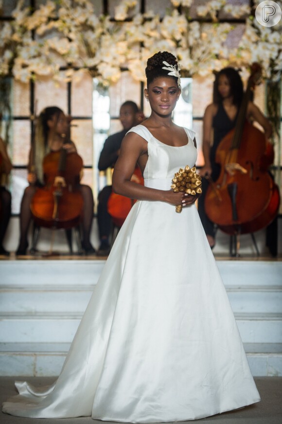 O vestido de noiva de Raquel (Érika Januza) em 'O Outro Lado do Paraíso' era mais clássico