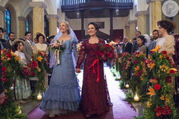 Ainda em 'Orgulho e Paixão', Julieta (Gabriela Duarte) e Jane (Pamela Thomé) se casaram com os respectivos pares românticos com longos coloridos