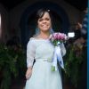 Juliana Caldas escolheu um vestido com decote ombro a ombro acinturado no casamento de sua personagem em 'O Outro Lado do Paraíso'