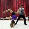 Juliana Paiva faz acrobacia em ensaio do 'Dança dos Famosos'