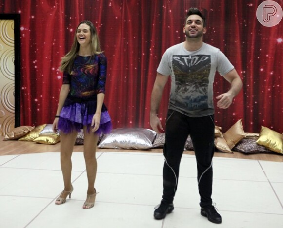 Juliana Paiva ensaia passos de mambo para o 'Dança dos Famosos'