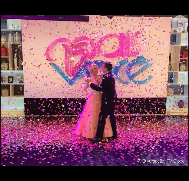 Ana Maria Braga, de vestido rosa, dança valsa com Luciano ...