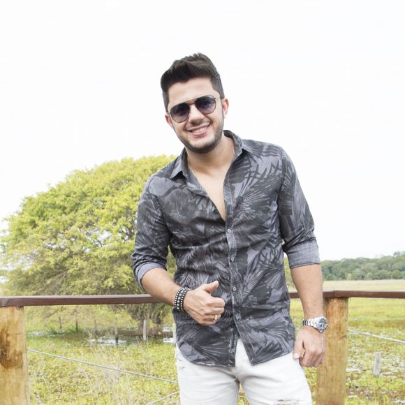 Pai de Cristiano Araújo relembrou morte do sertanejo em post na web