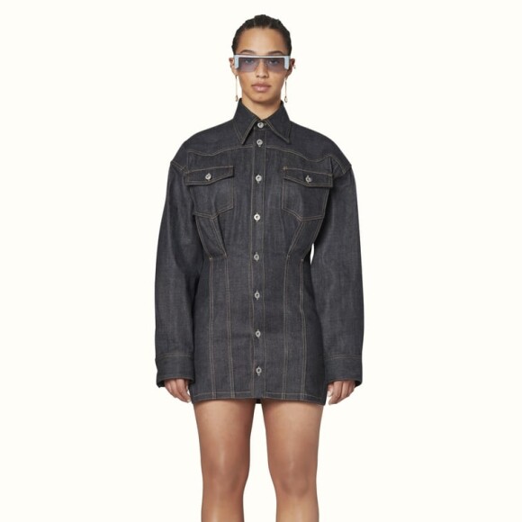 Vestido blazer de comprimento mini é trend na coleção de Rihanna