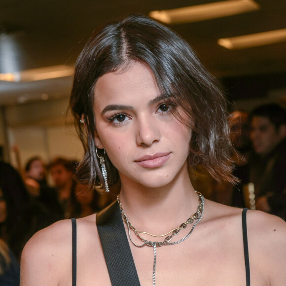 Bruna Marquezine é adepta da tendência microbob