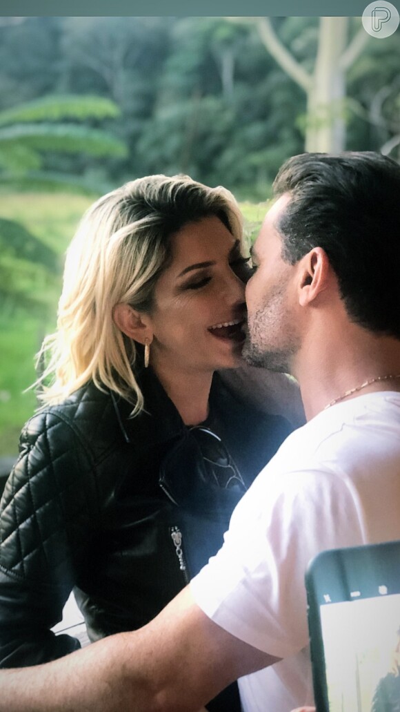 Eduardo Costa postou foto beijando Antonia Fontenelle nesta terça-feira, 29 de maio de 2019
