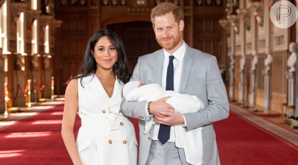 Meghan Markle quebra protocolo da família Real e usa novo carrinho de bebê
