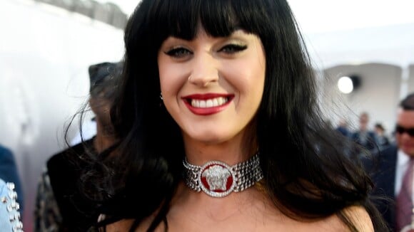 Katy Perry é confirmada como a atração musical do Super Bowl 2015