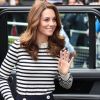 Kate Middleton anda sempre com os fios com risca central e com as pontas bem modeladas