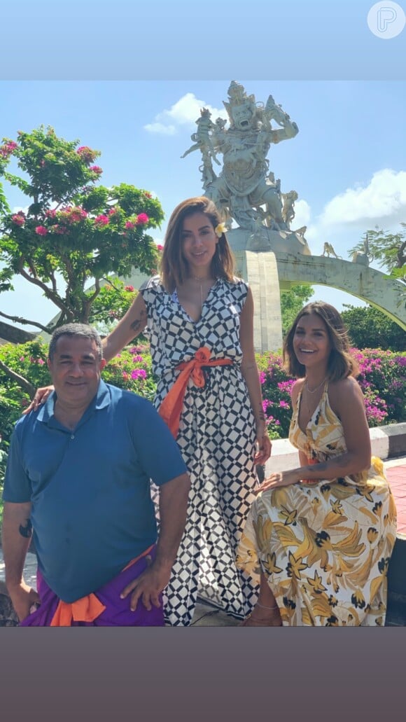 Anitta também está viajando com o pai e uma amiga