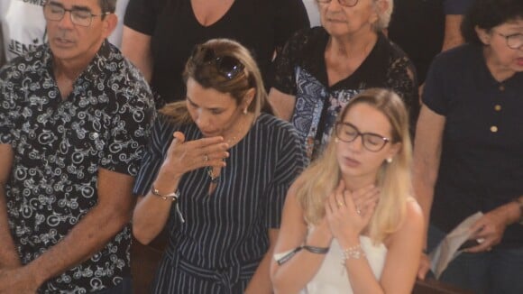 Família chora em missa de Gabriel Diniz e namorada homenageia: 'Eterno presente'