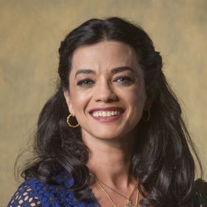 Laila (Julia Dalavia) se preocupa com saúd emental de Missade (Ana Cecília Costa) quando descobrir gravidez na novela 'Órfãos da Terra'