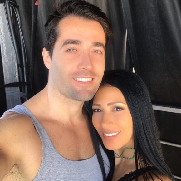 Simaria elogiou relação com marido, o espanhol e empresário Vicente