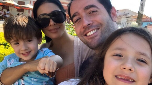 Dupla de Simone, Simaria curtiu passeio com marido, Vicente, e filhos na Espanha nesta terça-feira, 4 de junho de 2019