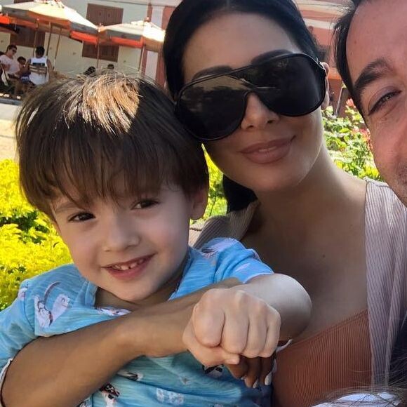 Dupla de Simone, Simaria curtiu passeio com marido, Vicente, e filhos na Espanha nesta terça-feira, 4 de junho de 2019