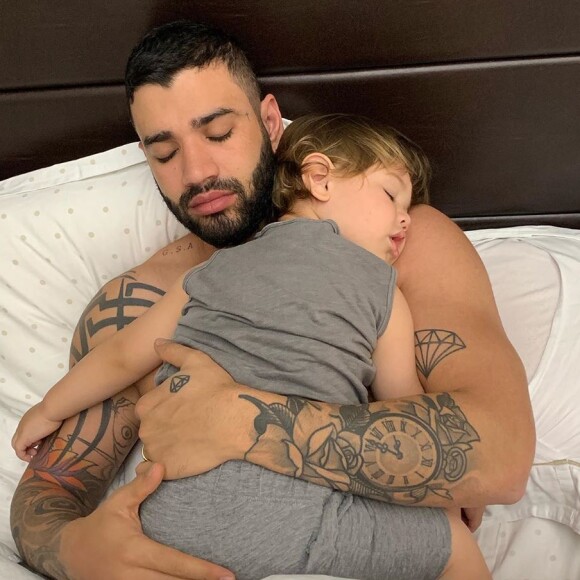 Gusttavo Lima não abre mão de momentos com os filhos em suas folgas de show