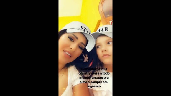 Simone Mendes compartilha vídeo cantando com a filha, Giovanna