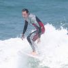 Rodrigo Santoro surfou na praia da Macumba, no Rio