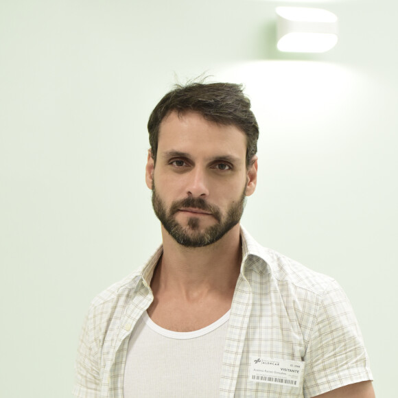 Namorados, Rayanne Morais e Felipe Cunha estão no elenco da novela 'Topíssima'. Ator vive o protagonista Antonio