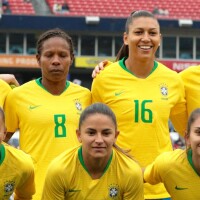Famosos torcem pela seleção brasileira em 2º jogo da Copa do Mundo. 'Perfeitas!'