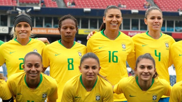 Famosos torcem pela seleção brasileira em 2º jogo da Copa do Mundo. 'Perfeitas!'
