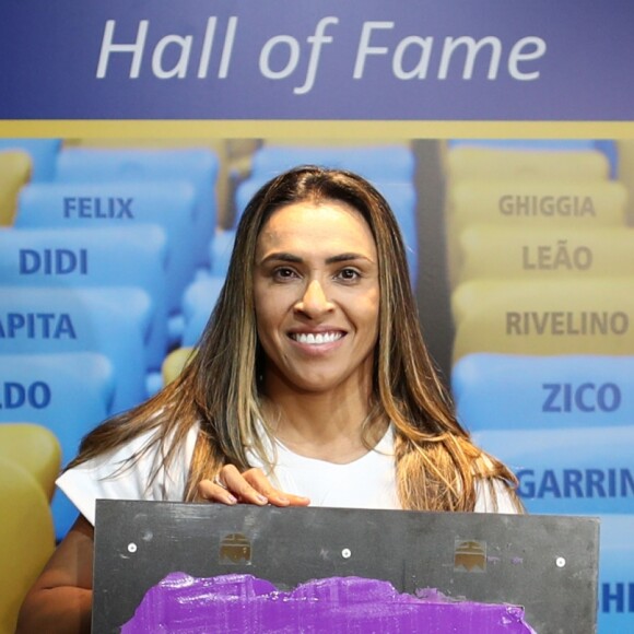 Namorada de Marta, Toni Deon, torceu pela atacante junto ds cachorros