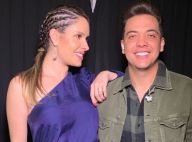 Blusa assimétrica e saia de vinil: o look de Thyane Dantas em show de Safadão