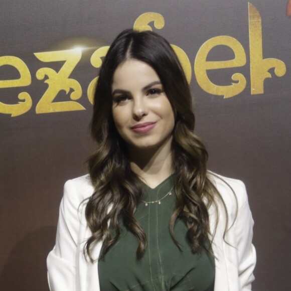 Sthefany Brito nega ter enfrentado dificuldade para atuar na novela 'Jezabel' por conta da linguagem: 'Trabalho como qualquer outro'