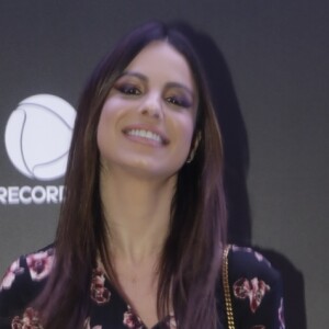 Sthefany Brito minimiza períodos de ausência da TV nos últimos anos: 'Natural'