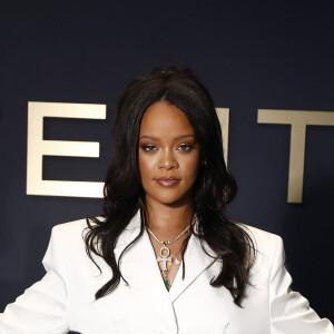 Rihanna lançou primeira unidade da marca Fenty em Paris