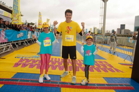 Rodrigo Faro e as filhas mais velhas Clara e Maria participaram de maratona infantil em São Paulo
