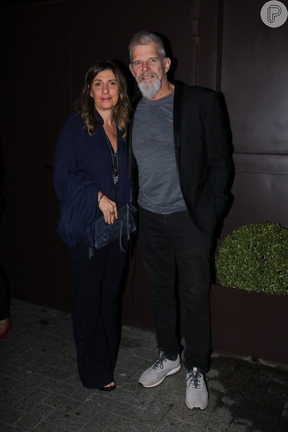 Raul Gazolla e esposa prestigiam aniversário de 40 anos do apresentador Marcos Mion