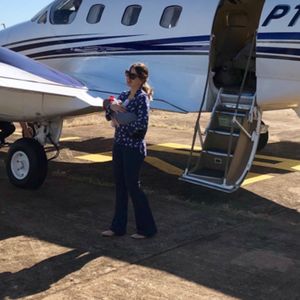 Thaeme Mariôto levou a filha, Liz, em viagem nesta sexta-feira, 21 de junho de 2019