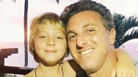 Filho de Angélica e Luciano Huck, Benício sofreu acidente quando bateu com a cabeça em prancha de wakeboard durante passeio no litoral do Rio