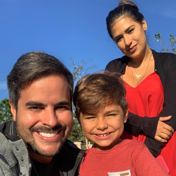 Simone e o marido, Kaká Diniz, pretendem dar um irmão para o filho, Henry