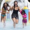 Samara Felippo curtiu o fim de semana com as filhas no Beach Park