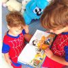 Claudia Leitte posta uma foto dos filhos ainda de pijama para homenagear o Dia das Crianças. 'Chuvinha, historinha e amor', legendou a cantora