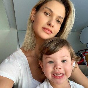 ' A gente já tinha conversado que ele não poderia estar presente hoje por conta da rotina de shows, mas ele chegou pra fazer uma surpresa pro Gabriel e ele ficou radiante. Foi super rápido, mas foi bom', disse Suita