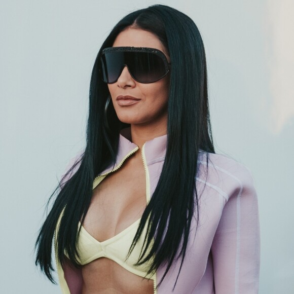 Simaria chamou atenção ao apostar em look com pegada futurista