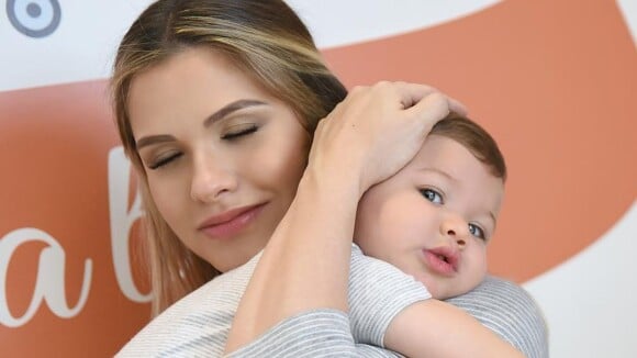Andressa Suita se compara ao filho Gabriel com foto de criança: 'Cara da mamãe'
