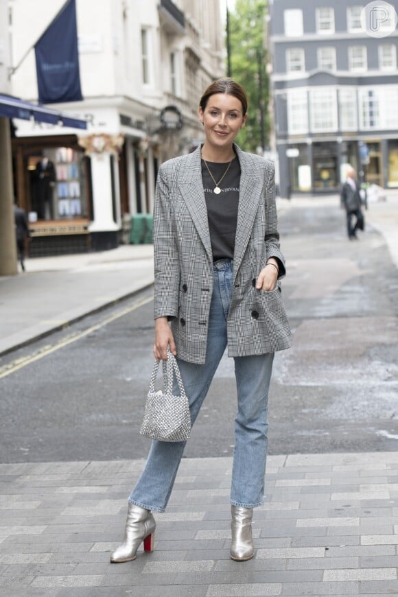 Jeans no trabalho: o blazer e o salto deixam a produção mais formal