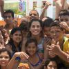 Deborah Secco curte Dia das Crianças em parque de Fortaleza, neste domingo, 12 de outubro de 2014