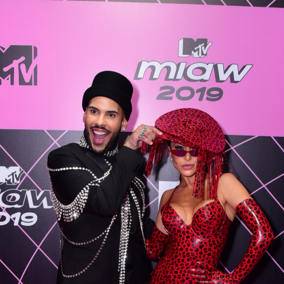 MTV Miaw 2019: Sabrina Sato de look em látex Atsuko Kudo e Hugo Gloss no tapete vermelho