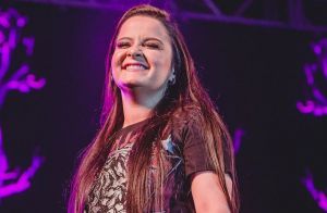 Maiara assume que não tomou banho após shows: 'Quem vier tirar foto que entenda'