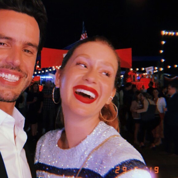 Marina Ruy Barbosa está viagem romântica com o marido, Xandinho Negrão